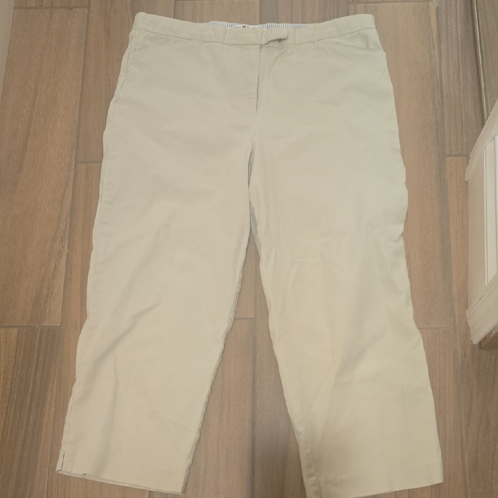 Box D Tommy Hilfiger WOMENS  Khaki Chinos Size 14